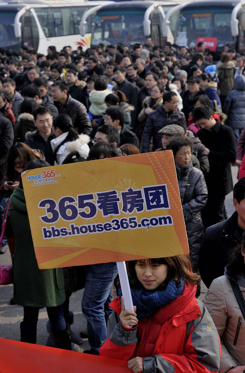 请不少于600字的实习周记内容包括我的工作内容和心得体会。工作内容包括独立制作销售方案这周接待了一对老年夫妇了解他们对住房的基本需求需求是什么然后根据他们的需求按照什么原则去匹配我们公司的房型最终生成一份销售方案。这对夫妇对我们提供的房子很满意销售方案得到了领导的认可成功的卖出了房子。心得体会主要围绕独立完成工作为他人服务所带来的哪些成就感来写。