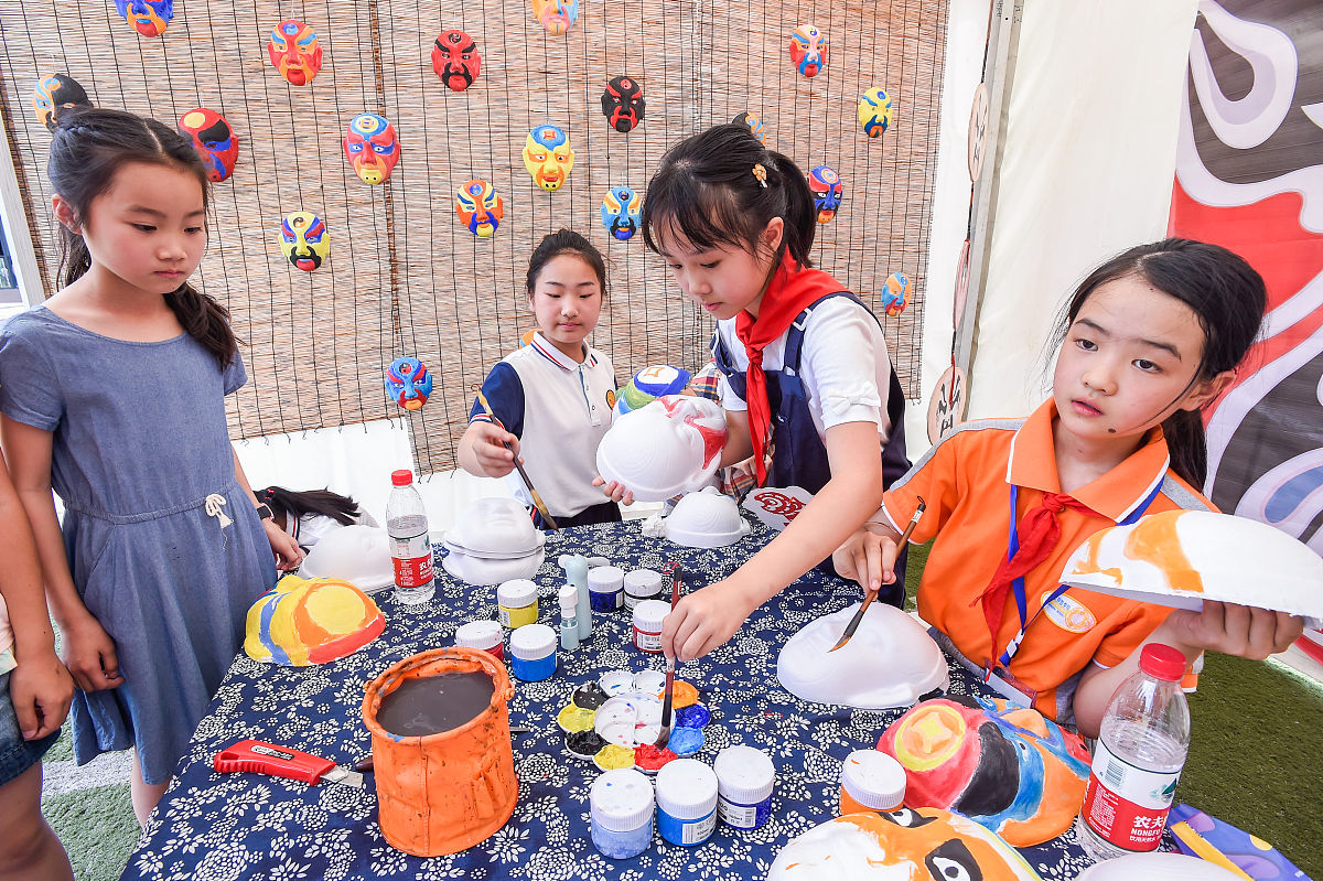 大专教师学期工作总结：教学、教材设计、学生管理和科研成果