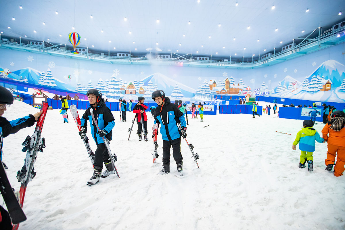 融创娱雪与滑雪区别？