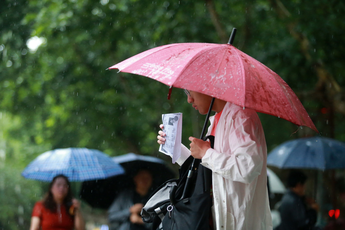 下雨天送伞，怎么幽默拒绝暗示？
