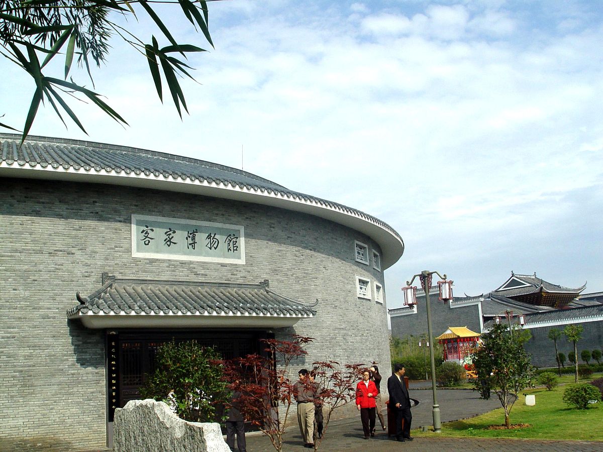 赣州市客家精神现状及传承发展研究：现状述评与展望