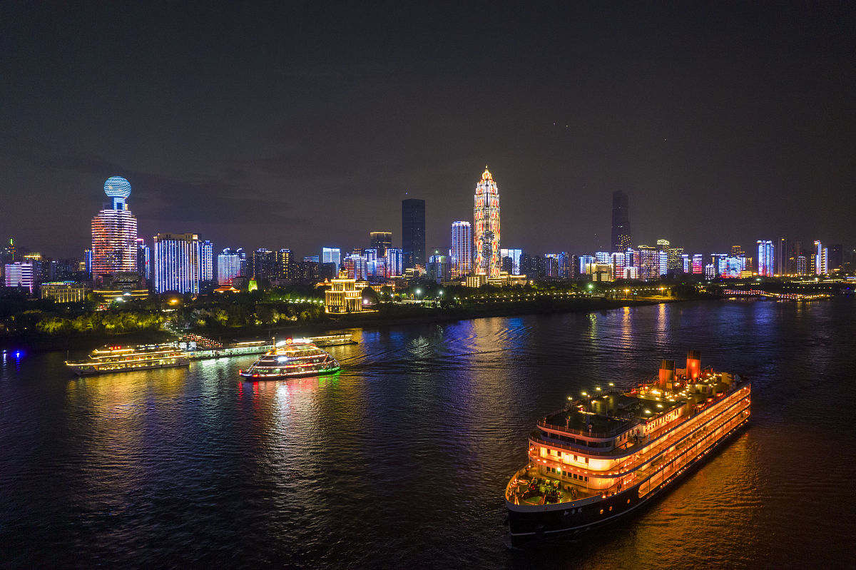 根据论文题目马克思关于价值理论的研究分析具体分析商品的使用价值和交换价值写一段话