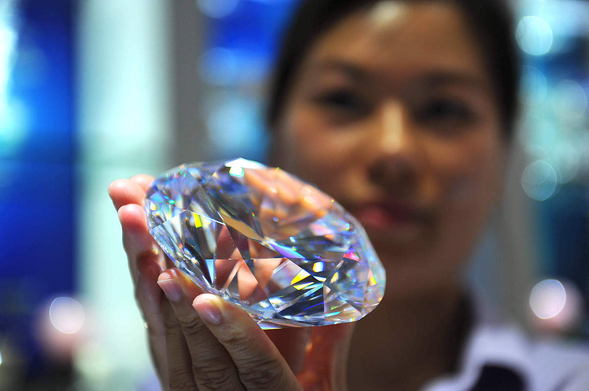 True friends are like diamonds; It is bright and valuable princess like you 怎么回复呢？