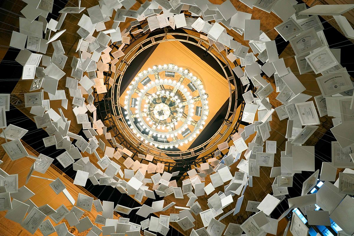 80×80的砖每块是225元 那么一平方都少钱