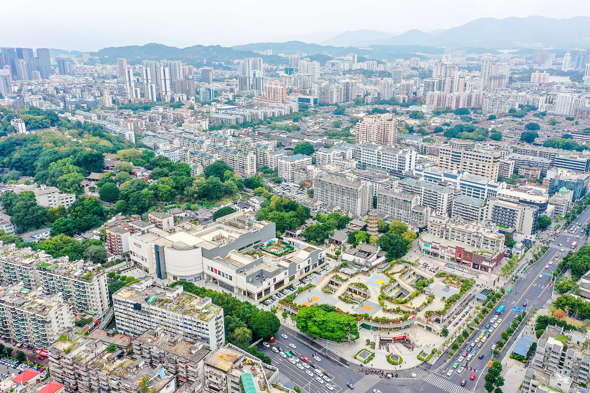 2021年12月13日,福州,航拍乌山历史风貌区第一山景区,乌塔公园石塔寺