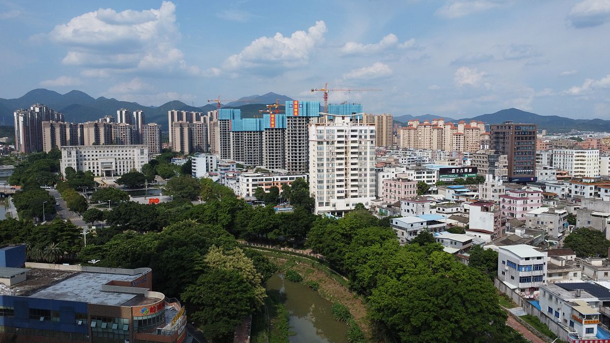 2021年8月21日,广东东莞,航拍清溪镇城市风光.