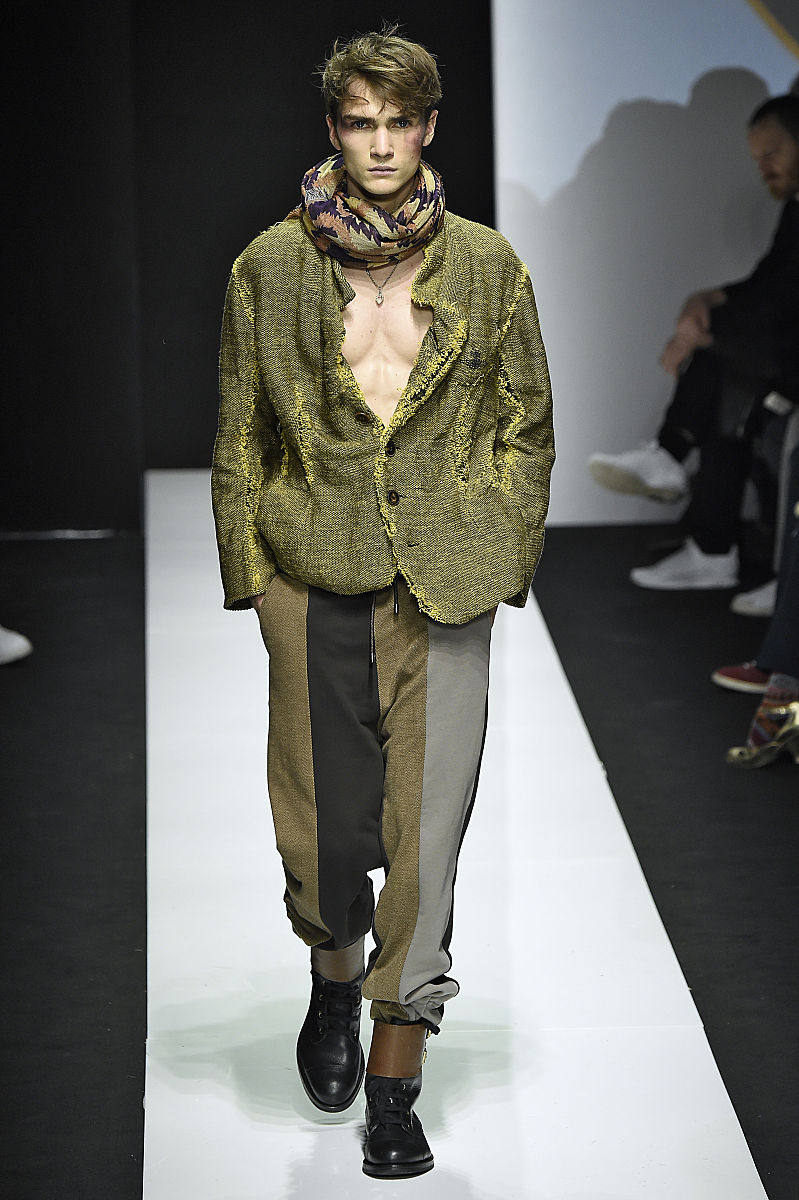 '看起来是聪明的打法，实际上是故意输掉的' 中文翻译