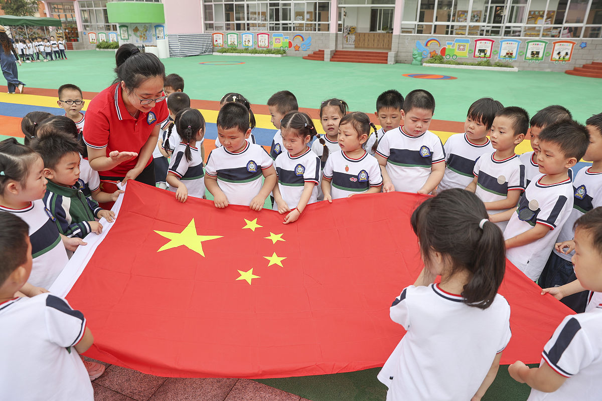 爱国主义教育：培养中小学生的爱国情怀和国防素养
