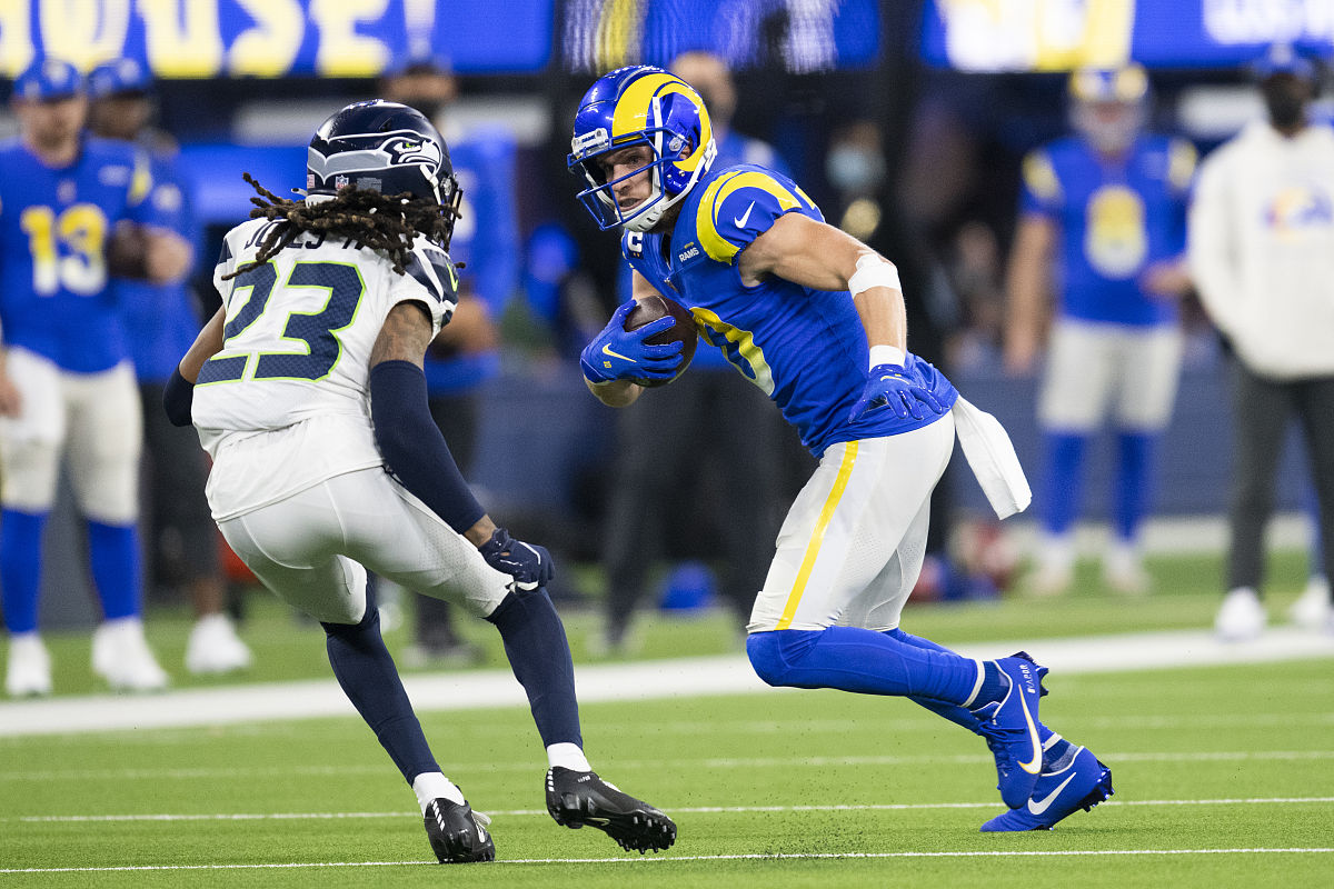 los angeles rams wide receiver cooper kupp (10) runs with the ba