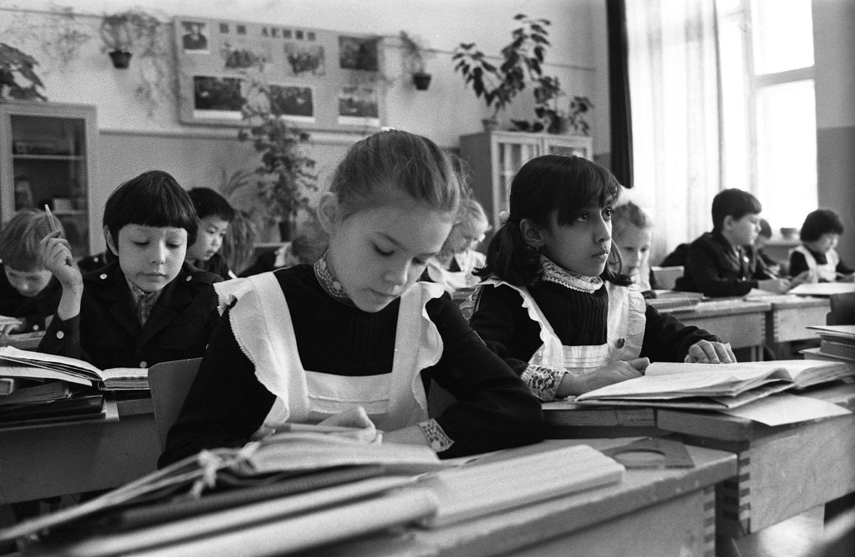 四年级学生特点：身体、智力、社交、自我全面发展