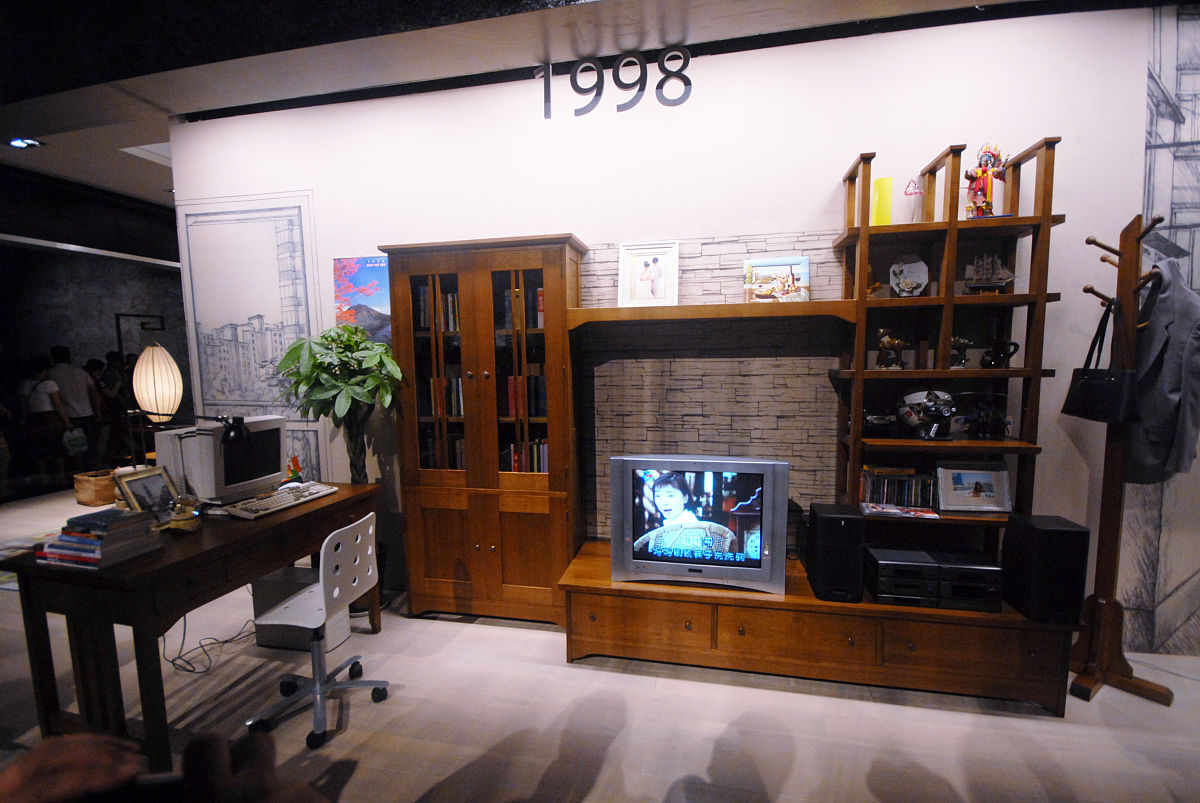 2010年9月15日,上海世博会中国馆.1998年的家庭家居展台.+++_+++世博,