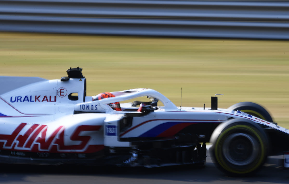 F1 和 F2 的区别：深入了解线性方程和二次方程