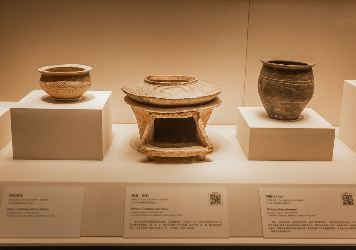 2021年3月19日,北京,国家博物馆,新石器时代河姆渡文化出土文物.