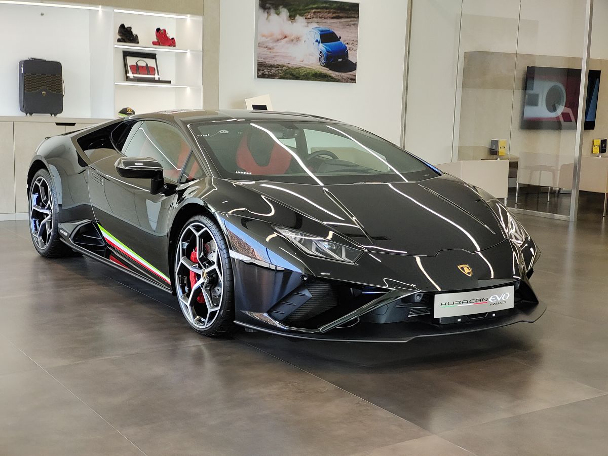 2017款兰博基尼Huracan Performante介绍200字