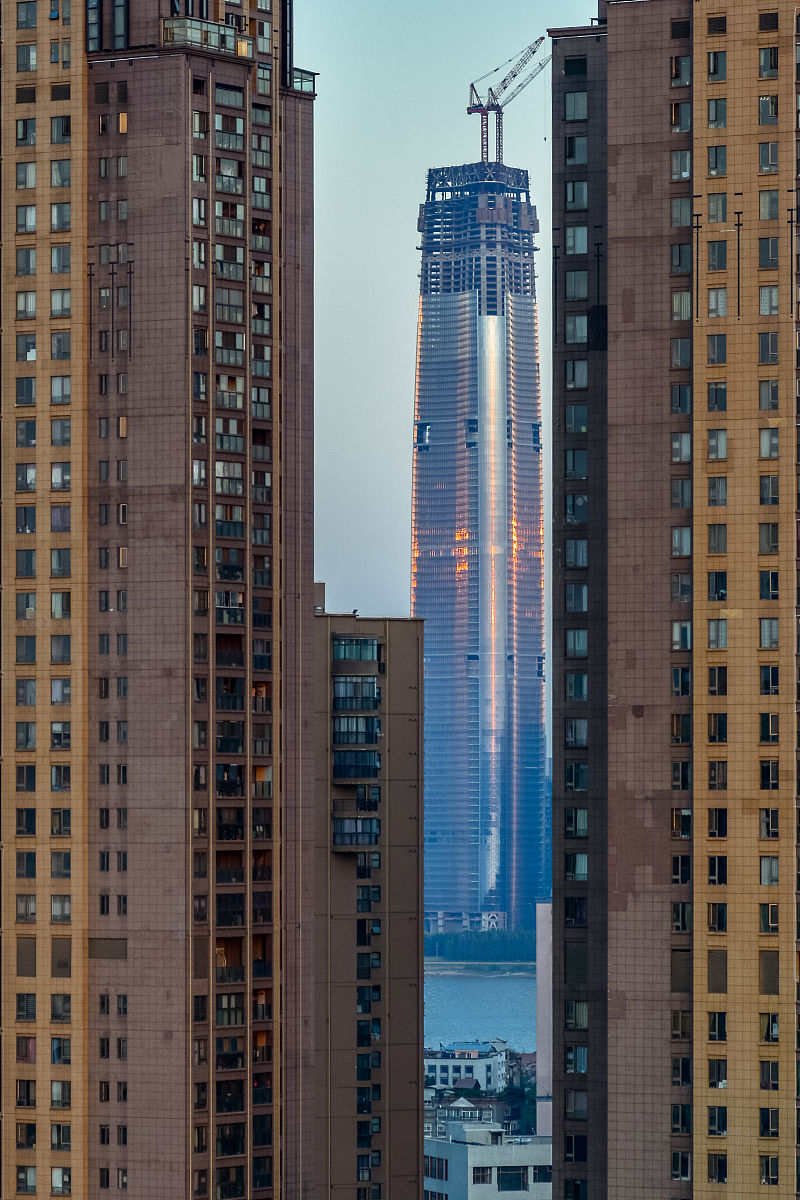 请帮忙推荐一下武汉售价在300万的房子