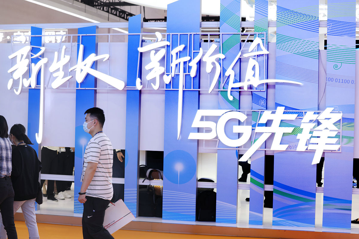 新赛道是《咬文嚼字》编辑部评选出来的2022年十大流行语之一泛指一切新的领域、新的起点、新的征程、新的气象。身处赛道最美的姿态是奔跑。以此为题写篇作文