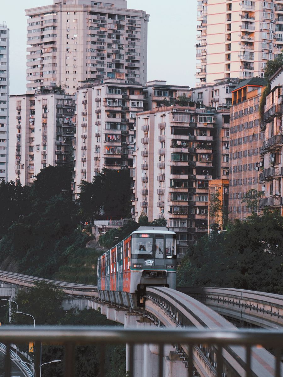 重庆市轻轨学校师资力量解析：教学质量如何？