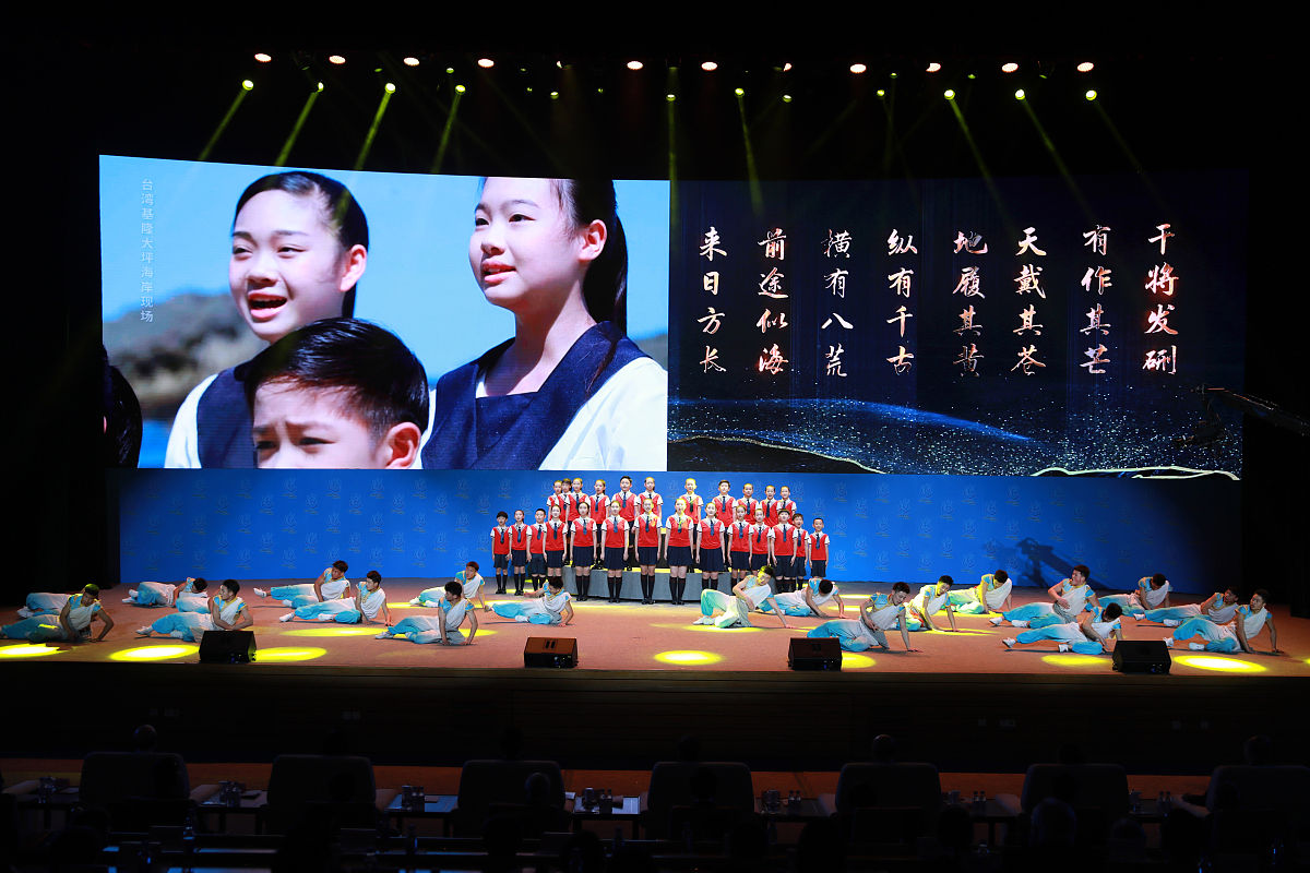 小学朗诵诗歌：传承经典，筑梦未来（300字）