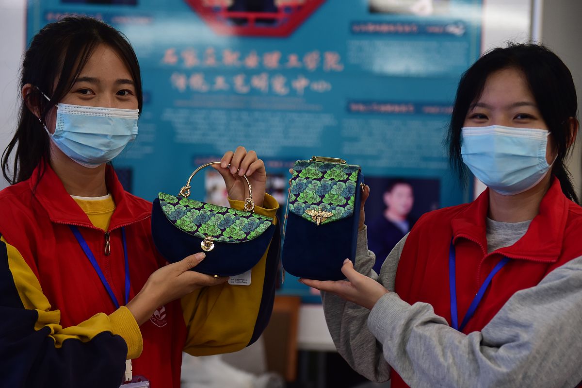 重庆市奉节职业教育中心招生办联系电话