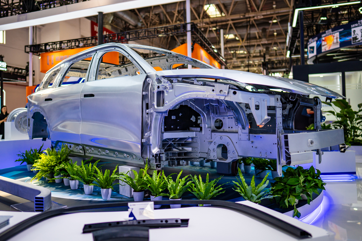 介绍比亚迪工厂的英文模板