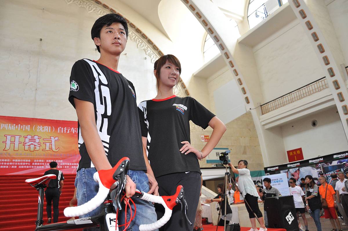 机构运动副间隙碰撞动力学分析