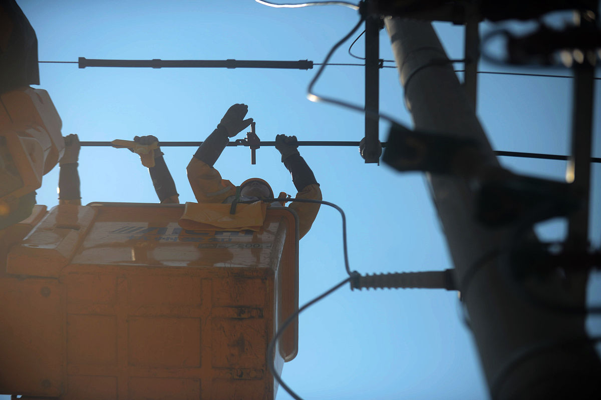 请围绕线路维修、变压器抢修对论文题目进行拟题