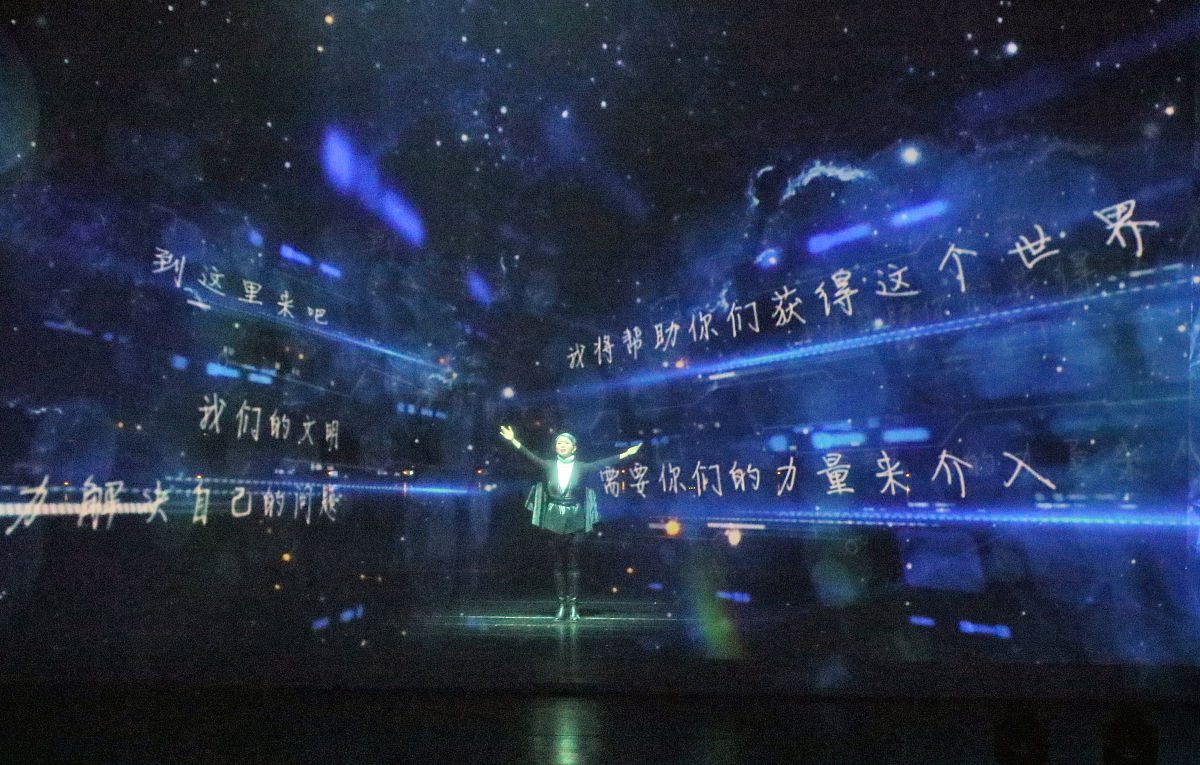 好的请以小树林 三体人 罗辑三个关键词组织一段2000字的小故事