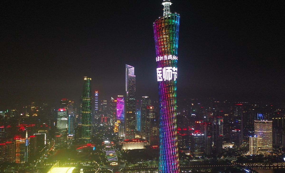 向医者致敬为中国医师节撰写slogan6到8 个字需要5条