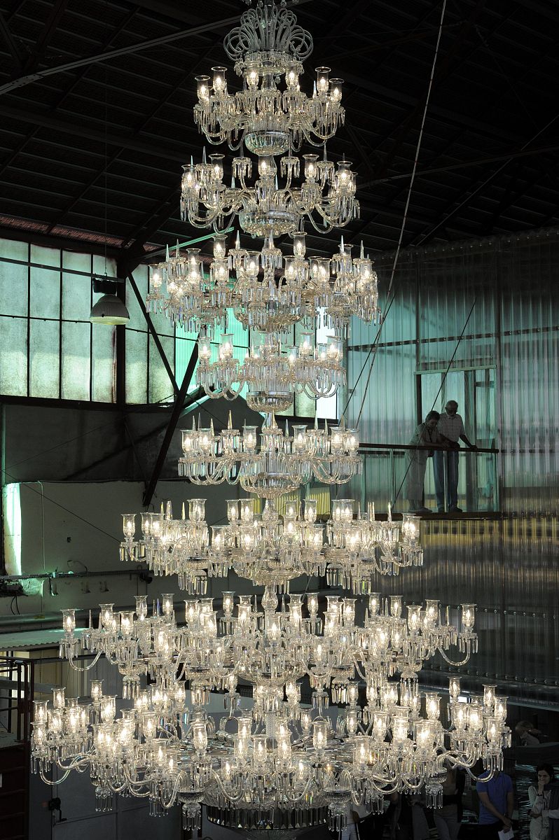 当地时间2012年5月24日,法国南希,由圣路易斯制造公司的玻璃工匠制作