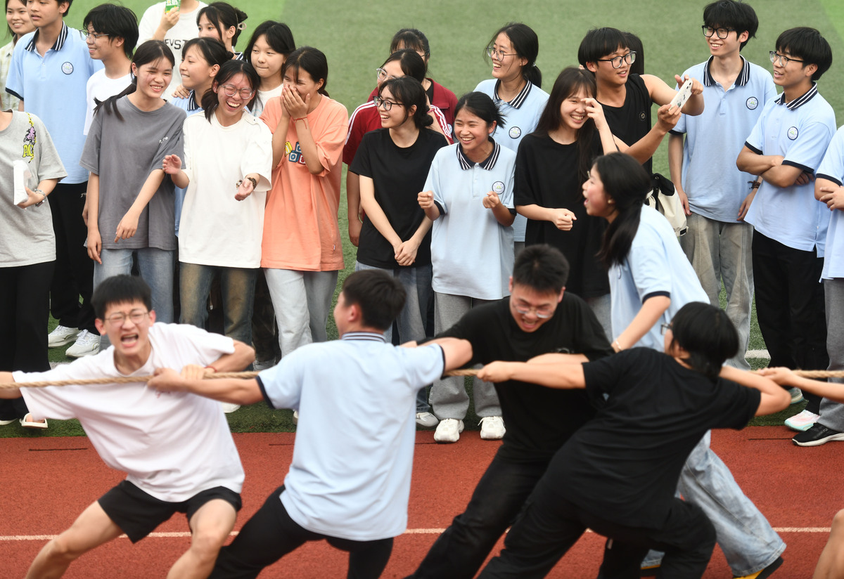 内容要求与运动会相关积极向上即可字数在100—200。请各班班长
