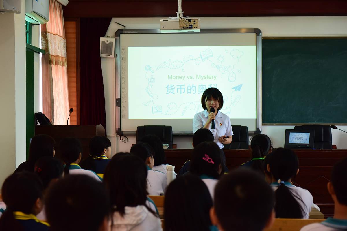 高中生偷偷吸烟怎么办？家长和学校如何应对？