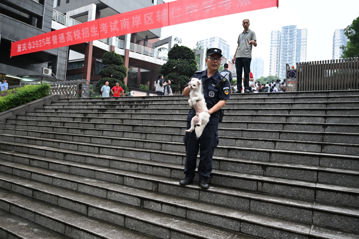 重庆铁路学校：校园'纠察队'，靓丽风景线
