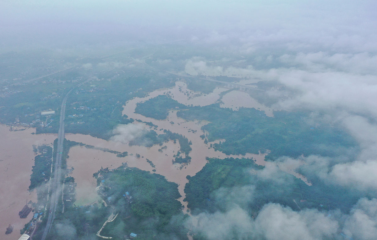 2021年7月12日, 四川省广安市,受渠江上游强降雨影响,渠江沿岸的广安,