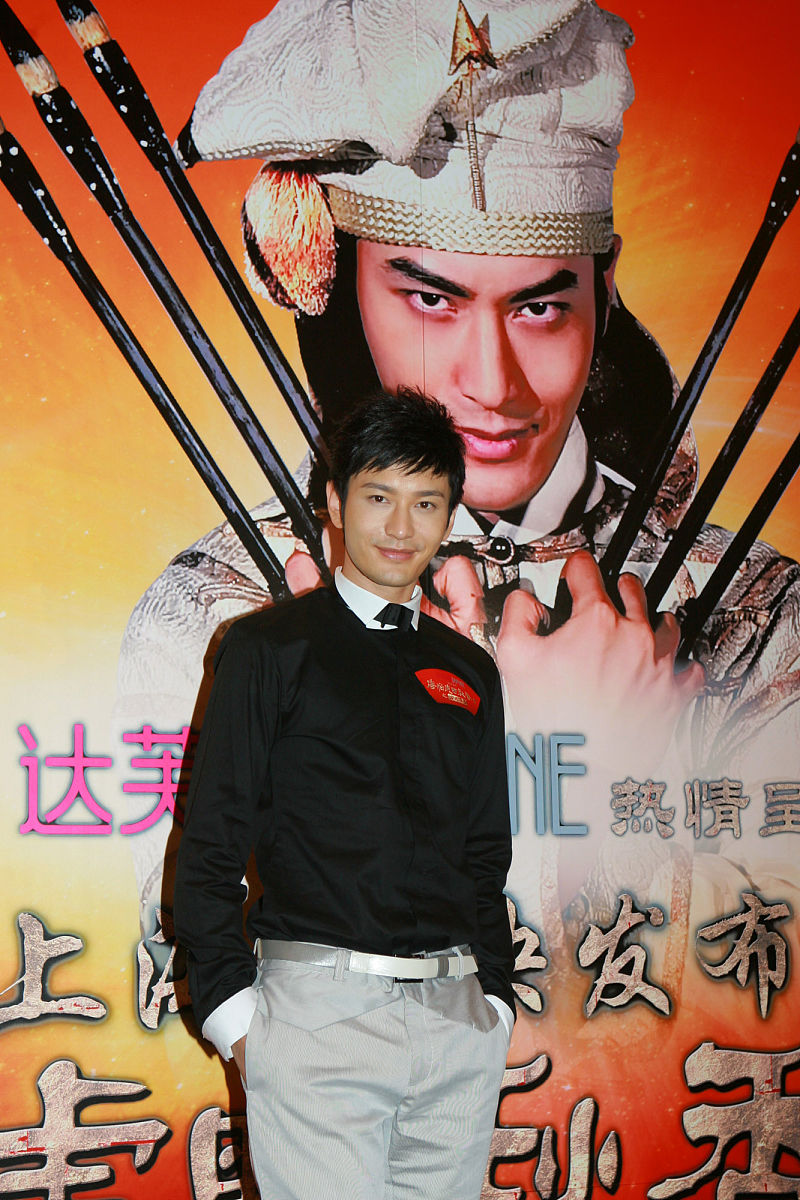 2010年7月6日,上海,电影《唐伯虎点秋香2》新闻发布会.黄晓明+++_+++