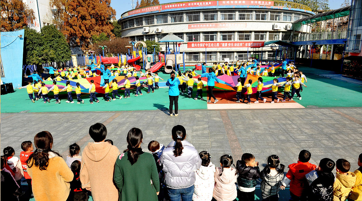 天富幼儿园毕业典礼：见证成长，放飞梦想