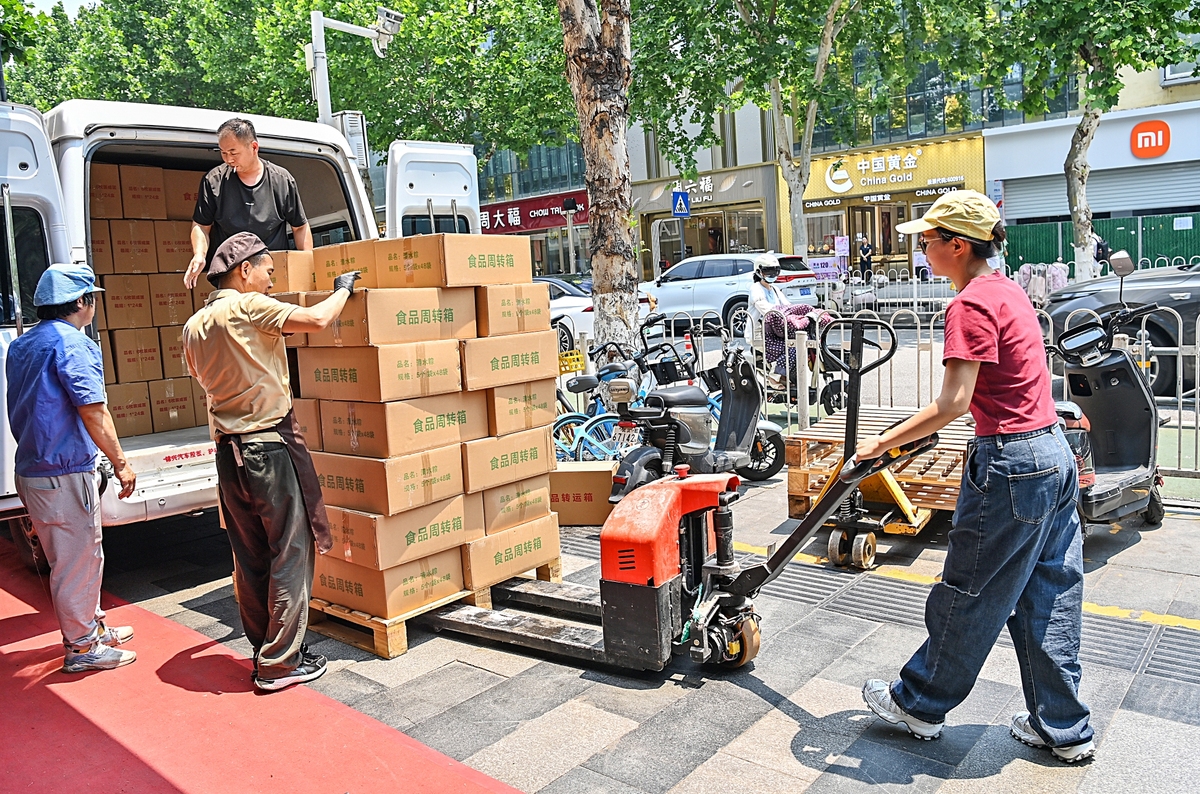 常态化装卸人员晚到位给货邮行的保障带来安全服务压力相关操作岗位打折扣忙中易出现错误