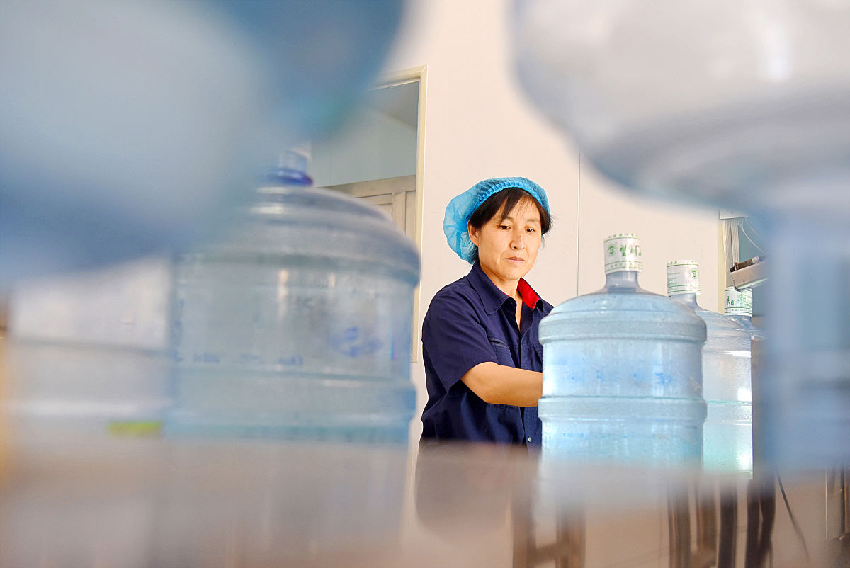水厂工人：平凡岗位，不平凡贡献