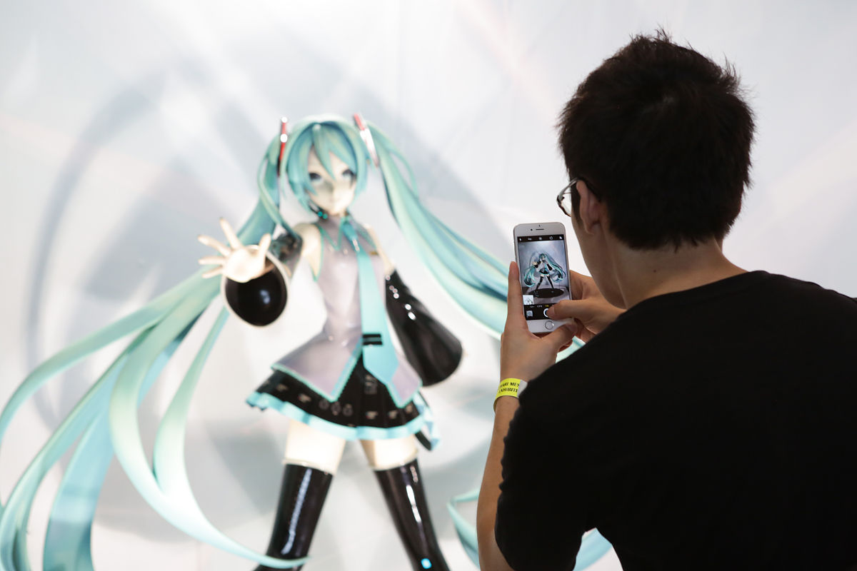 初音未来模拟对话：成为你的朋友，一起玩转虚拟世界！