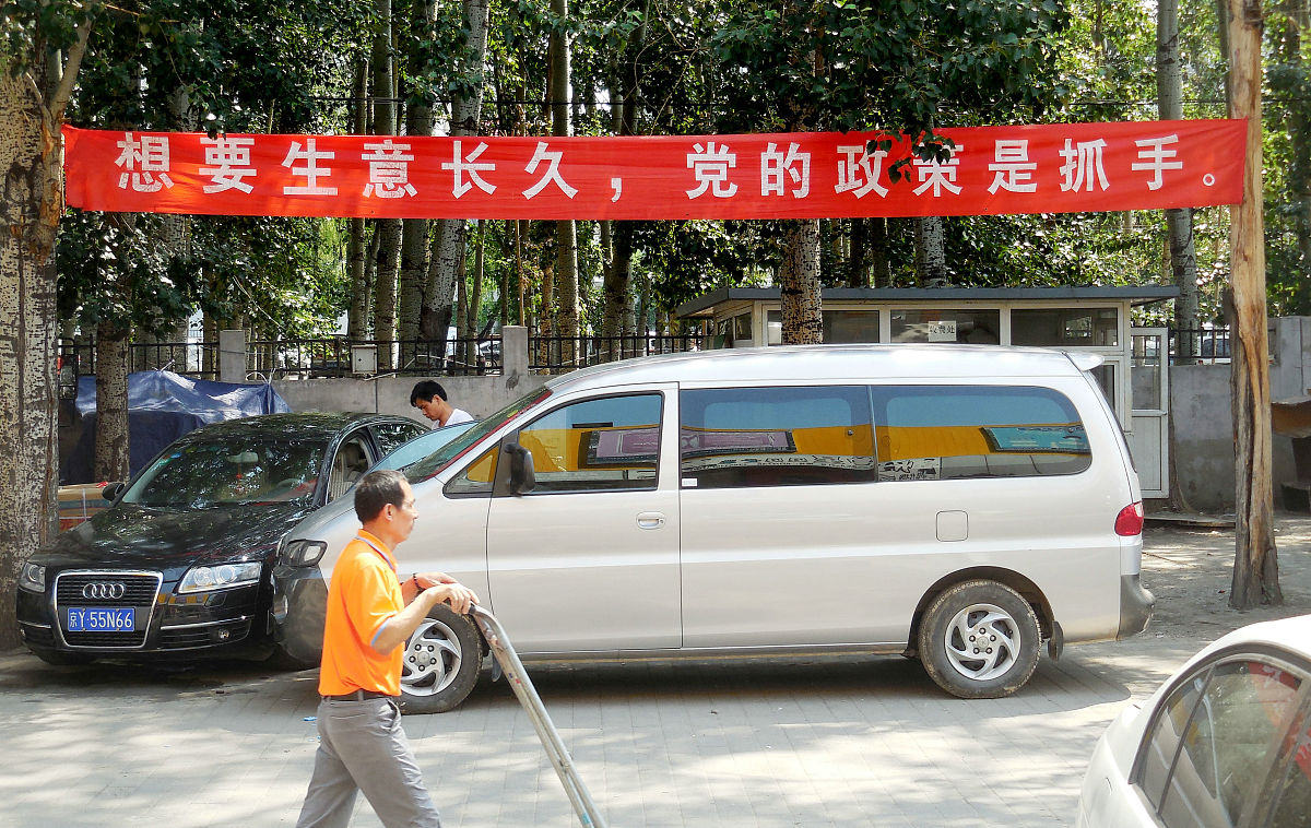 对功能清单上的内容描述开发技术性的语句对内容优化优化内容如下：政策搜索。在惠企政策二级页面提供政策搜索模块让企业用户快速全面地搜索政策信息。用户可以便捷地浏览推荐政策信息提高企业浏览量扩大政策宣传范围让企业轻松查阅达州市热门推进的惠企政策。