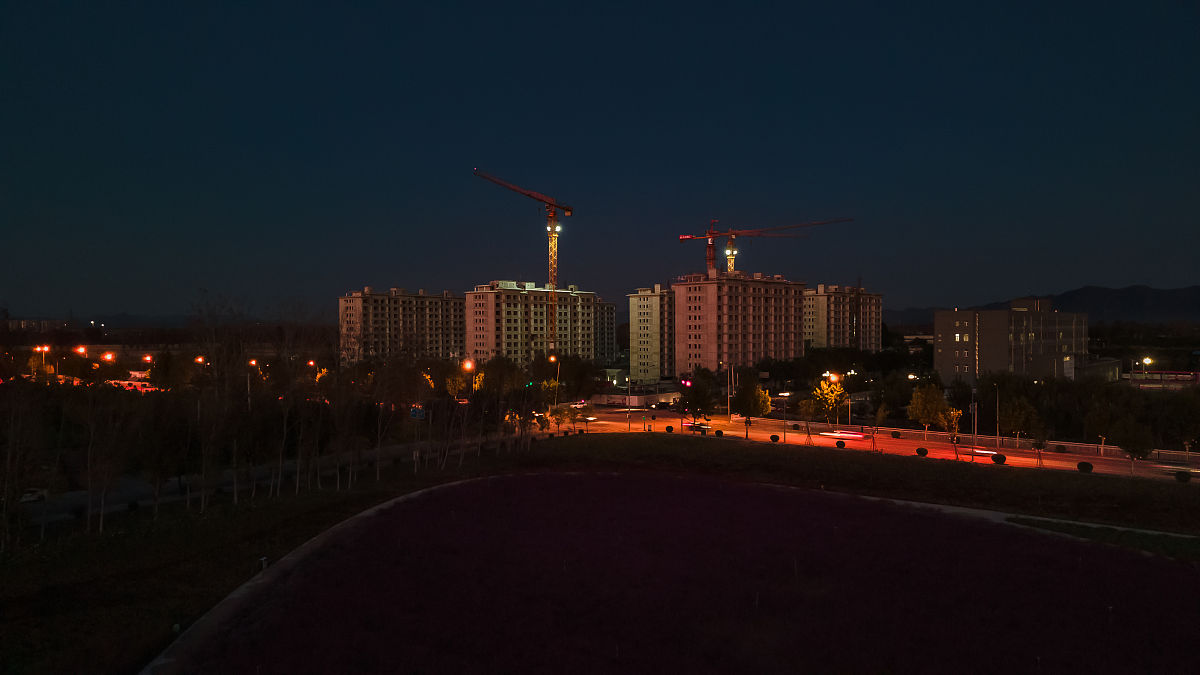 2021年10月16日,北京,粉黛草园夜景.