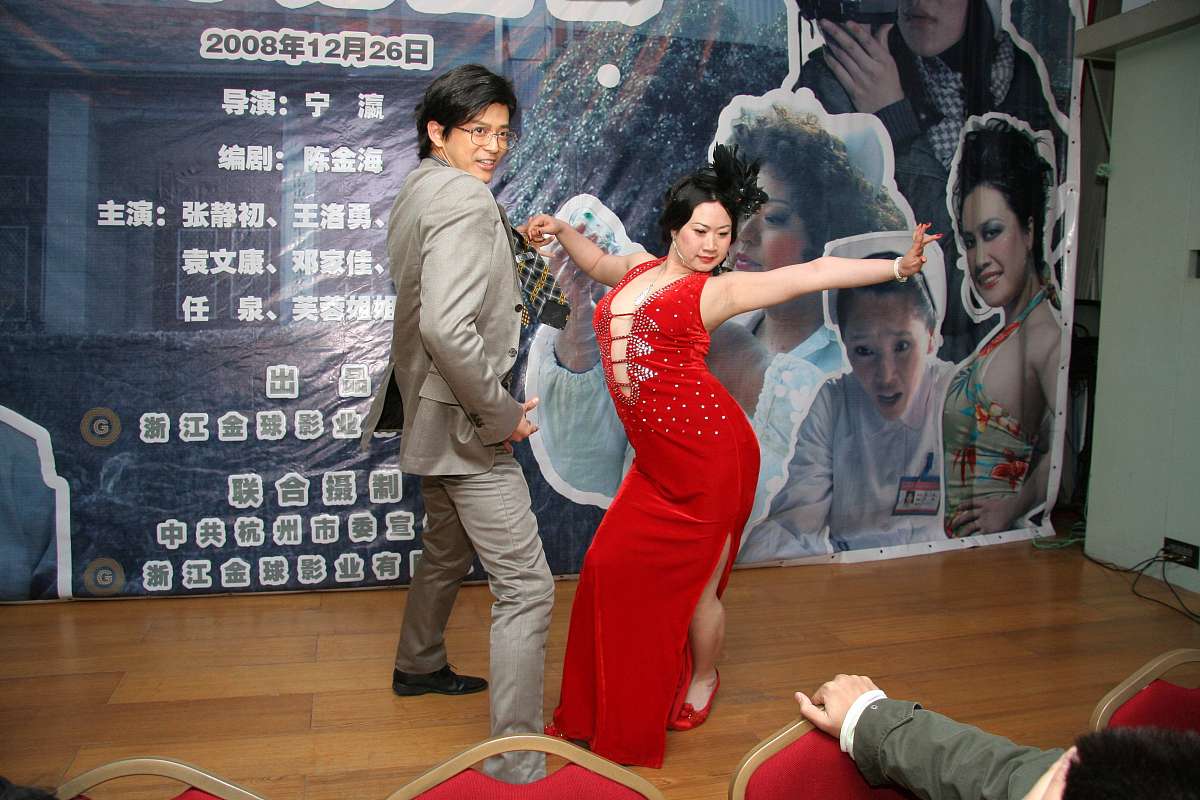 2008年12月26日,杭州,电影《a面b面》热拍.芙蓉姐姐  陈晓东+++_+++a