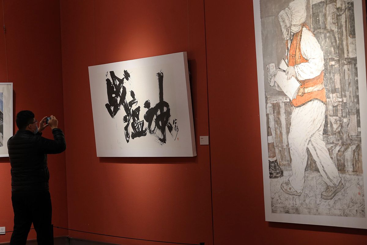 抗疫英雄事迹的启示：勇气、责任与奉献