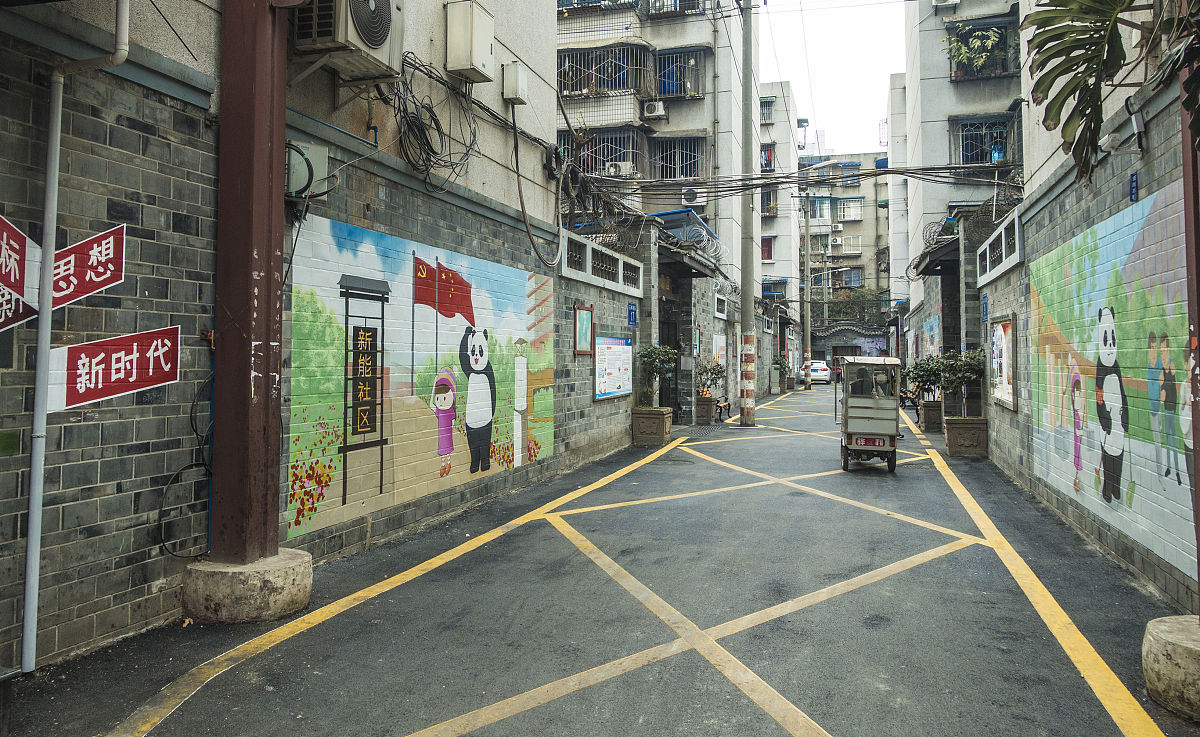 《立足岗位、履职尽责、奋进新时代》写一篇2023年庆七一演讲稿本职岗位是街道办事处城市建设中心演讲内容包含背街小巷环境卫生治理老旧小区改造一户一表改造窨井盖治理绿化改造黑臭水体治理内容朴实与群众生活密切相关与新时代居民生活环境满意程度相关以小故事讲述大道理