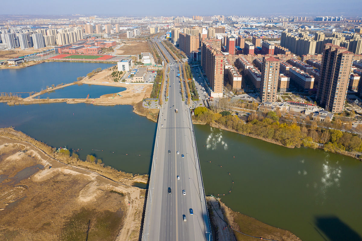 2021年12月2日,山西省运城市,尧梦湖公园景色宜人.