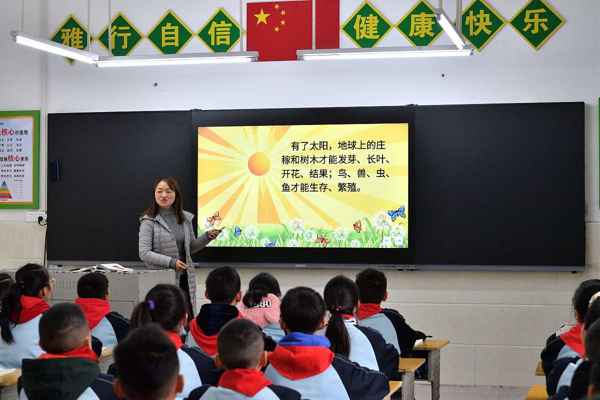 大学生根据小组关于小老师开课啦——我心中的思政课准备-实施-总结三大环节的实况及其自己参与的实际作为一名主讲人撰写你在活动全程中的心得体会可以从收获、反思、启示等方面阐述。1000字