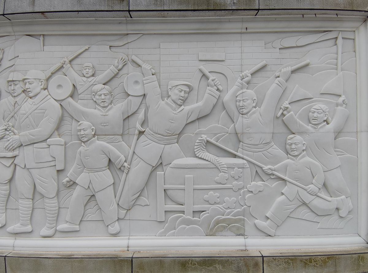 小学升旗仪式主持稿范文：简洁庄重，激发爱国情怀