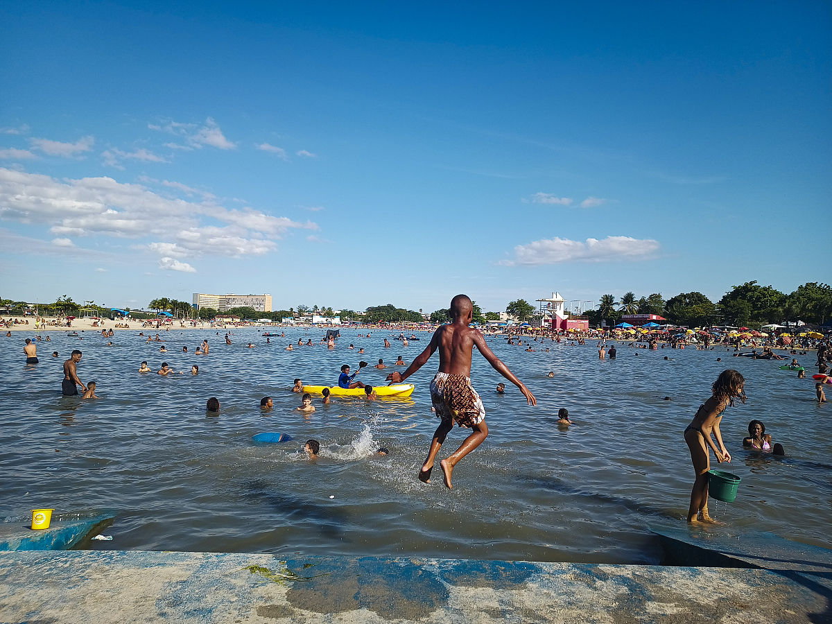Perfect Sunday: Workout, Farmers Market, Swimming, Walking & Reading
