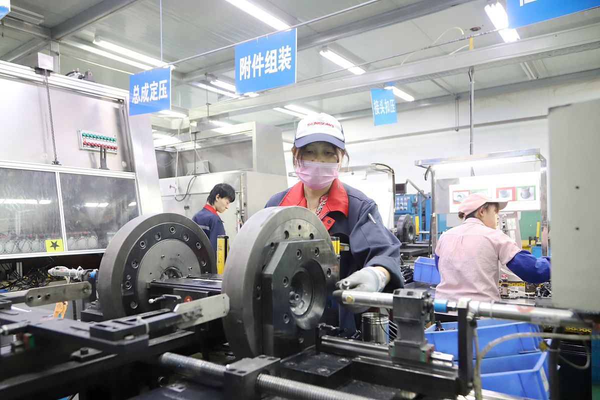 日本公司实习生的一天：学习机械制造知识