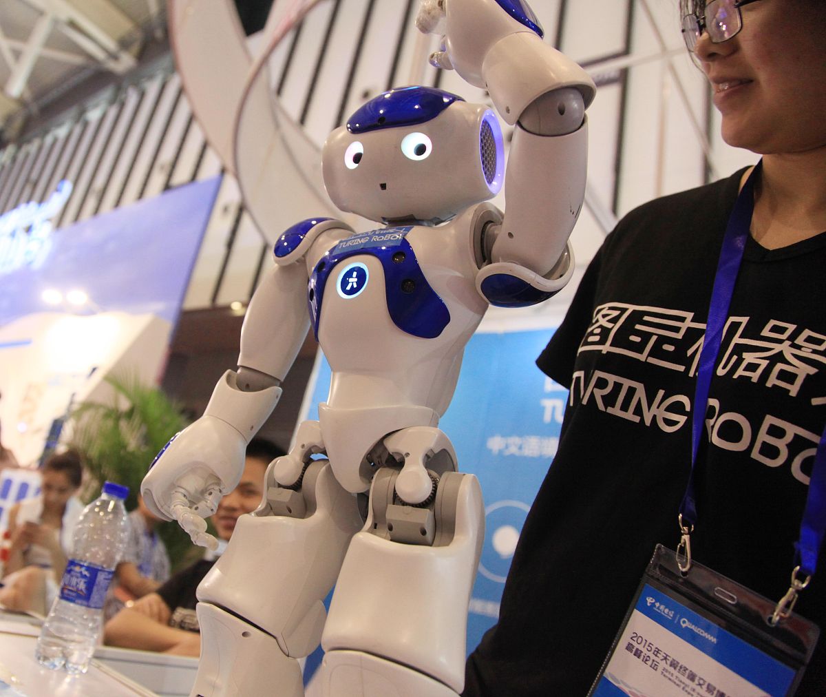 影响原子核结合能大小的因素：质子数、中子数、相互作用力、质量缺陷和核态