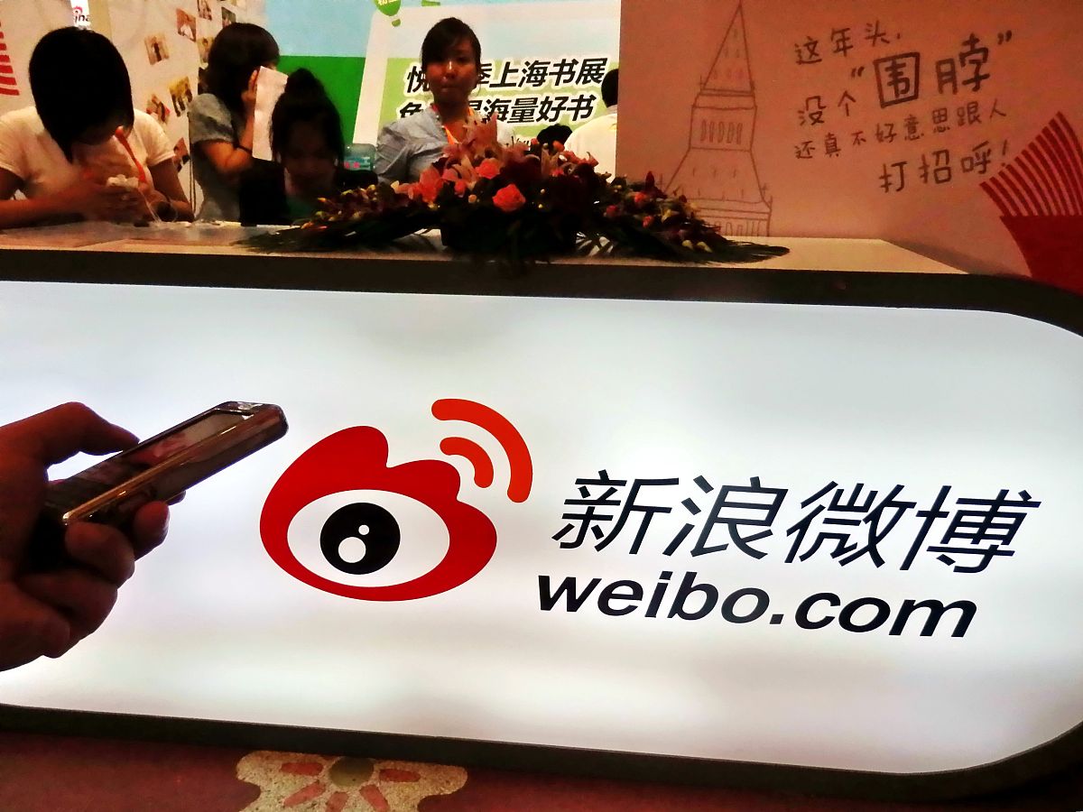 直到目前为止微博的商业范围在游戏、数据通信、网上购物、房地产、影视剧等诸多方面的呈现一片火热的景象。证据在哪？空口无凭详细一点